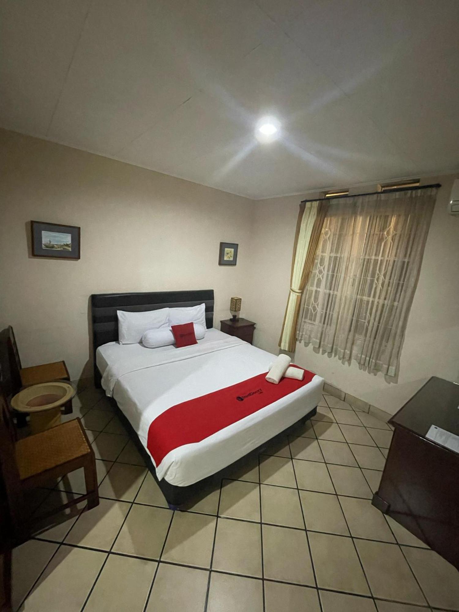 Reddoorz Plus Near Parahyangan University Bandung Exterior photo